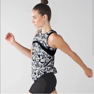 Lululemon Water: Sun Runner Tank
Crosscourt Petal Black Clarity Yellow / Black